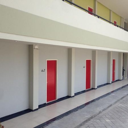 Rumah Cassa Guest House Surabaya Exterior photo