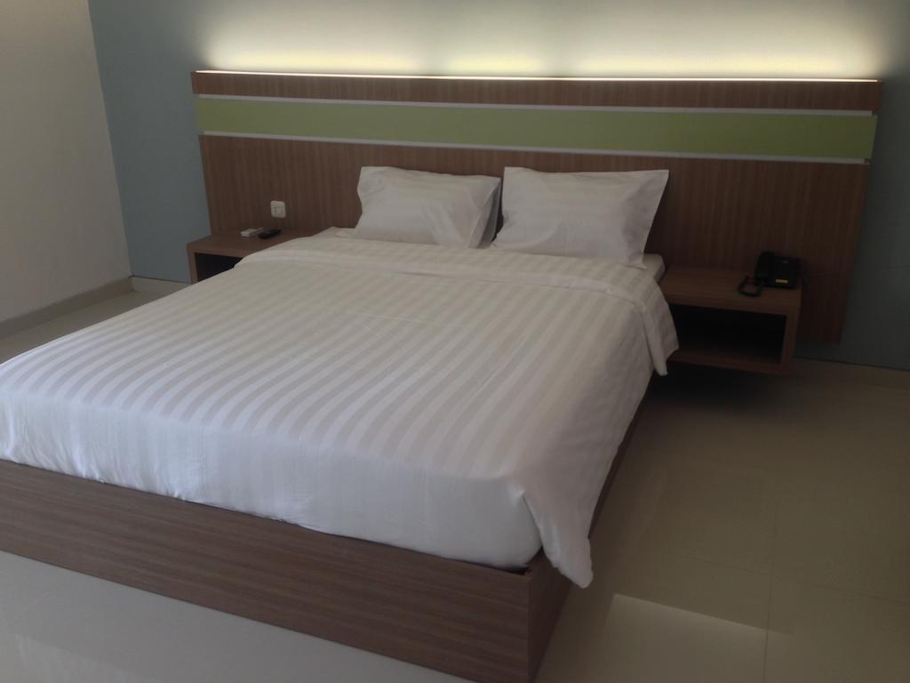 Rumah Cassa Guest House Surabaya Room photo
