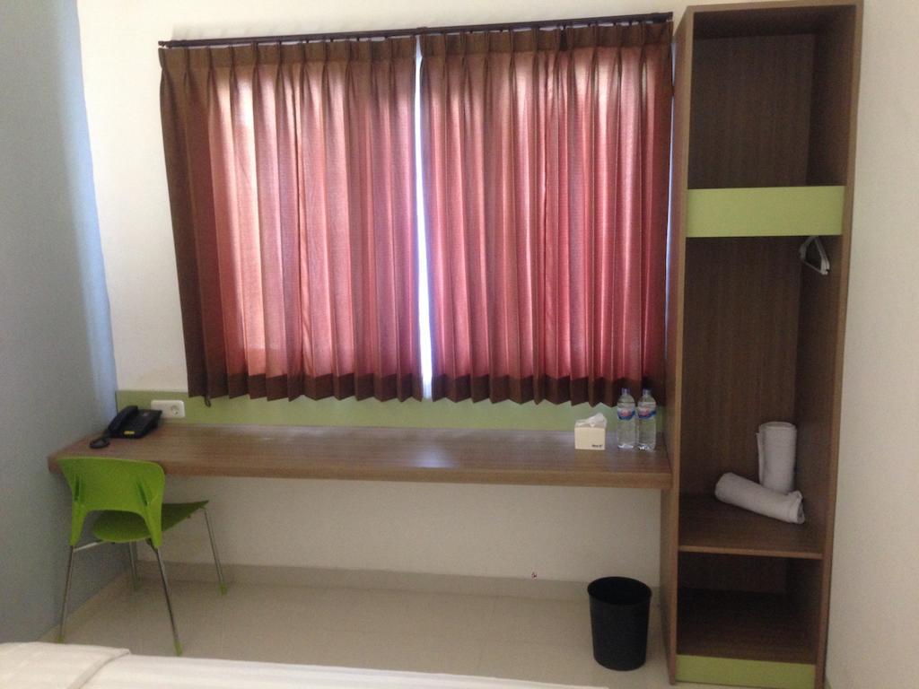 Rumah Cassa Guest House Surabaya Room photo