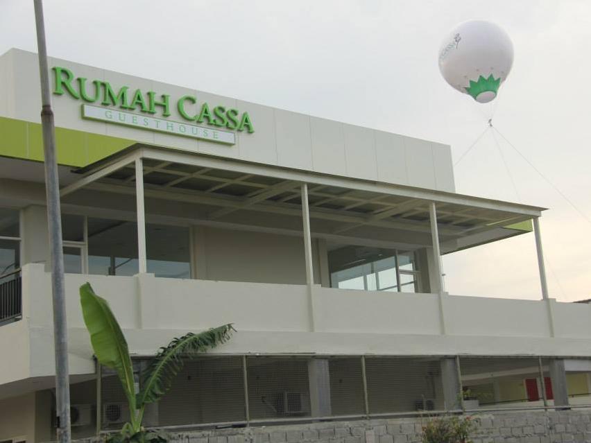Rumah Cassa Guest House Surabaya Exterior photo