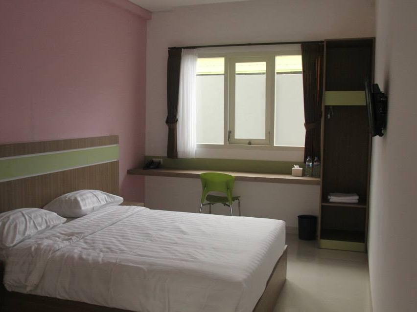 Rumah Cassa Guest House Surabaya Exterior photo