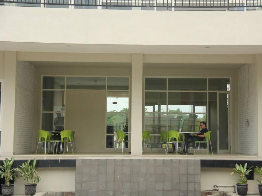 Rumah Cassa Guest House Surabaya Exterior photo